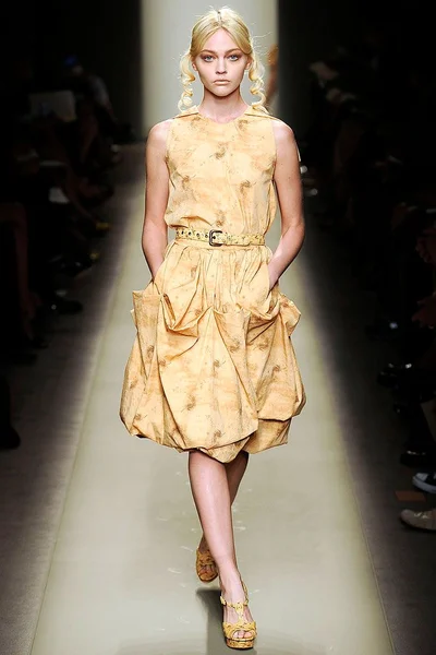 Look 27